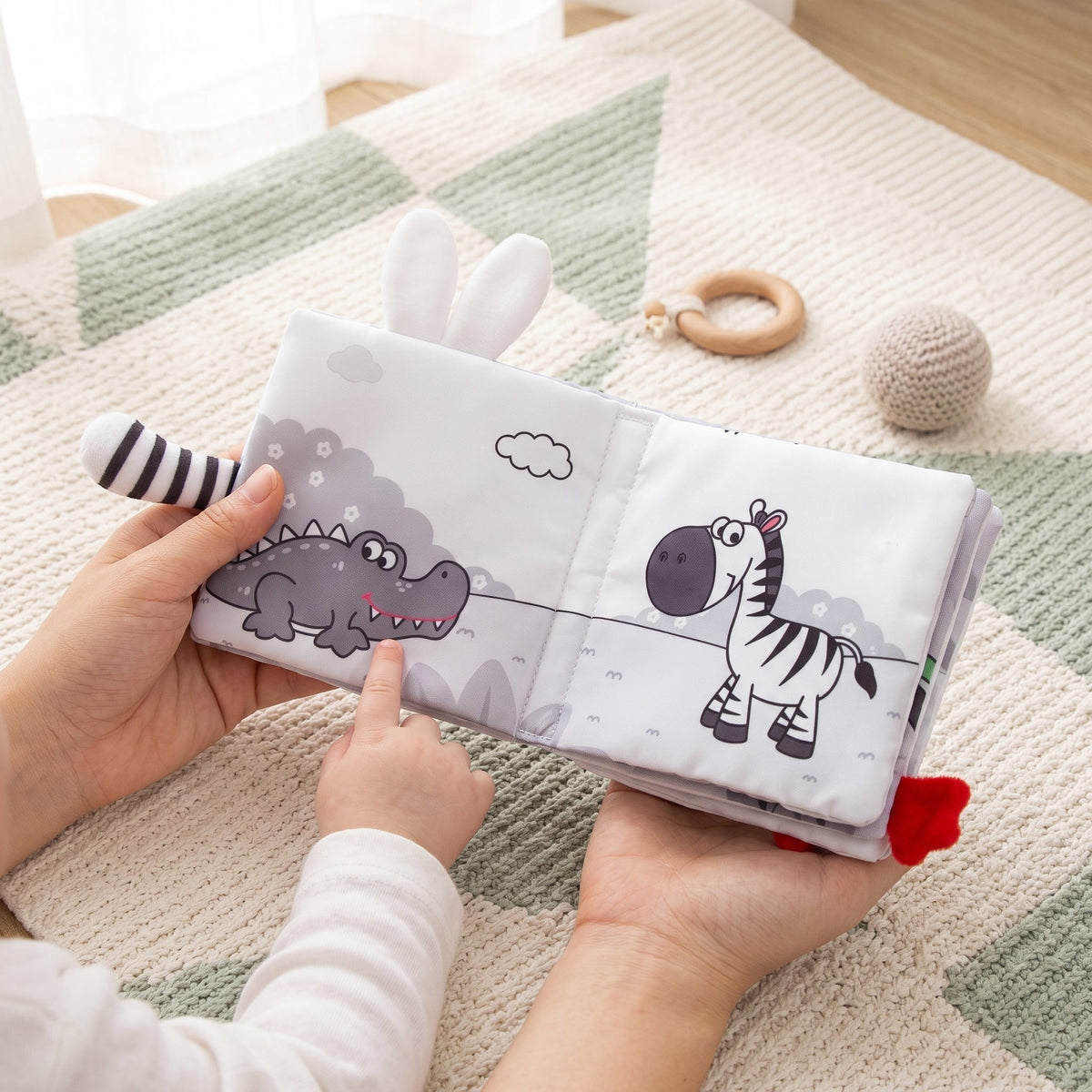 Momi Toys High Contrast Baby Cloth Book, Sensory Soft Book