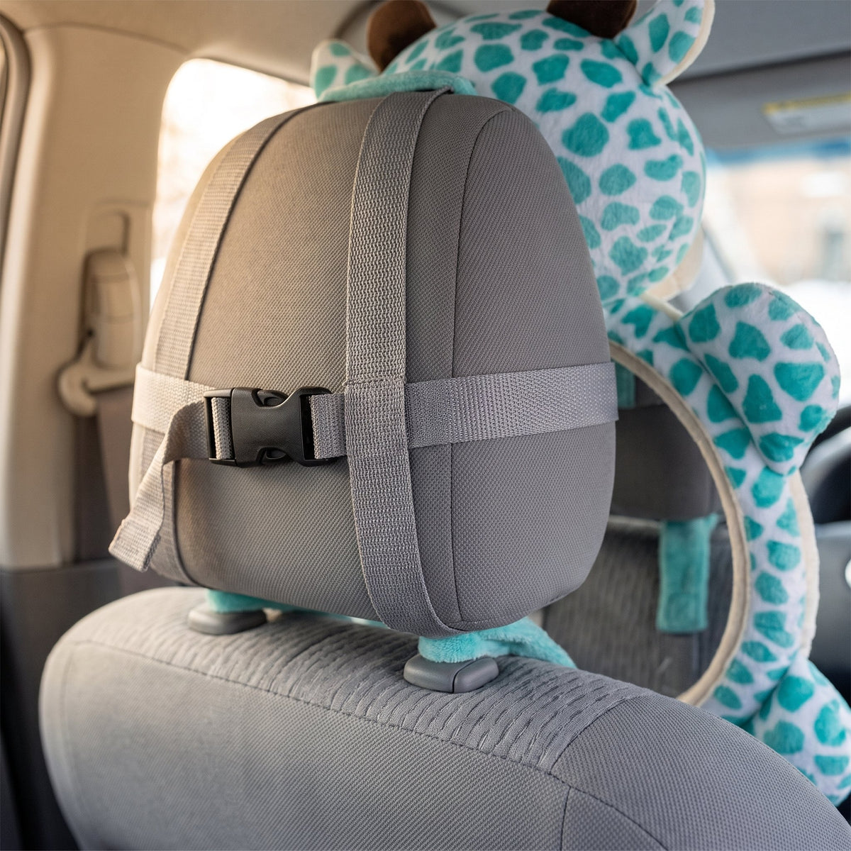 momi-10-2 car mirror straps and surface detail