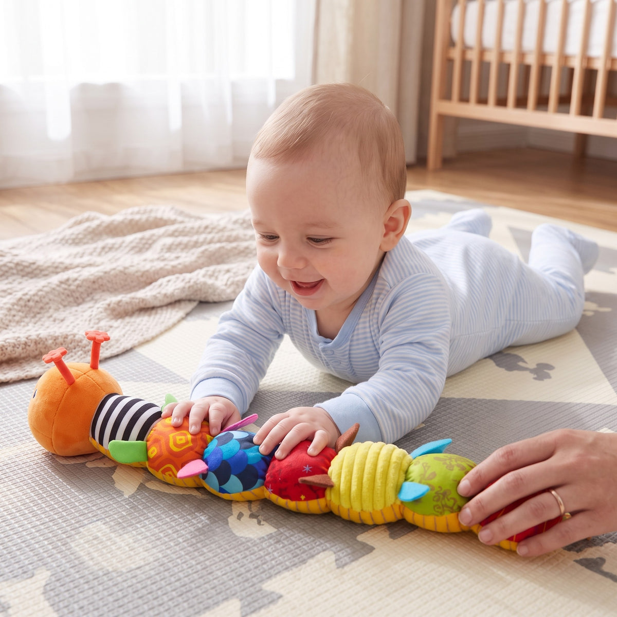 momi-13-1 baby gripping musical caterpillar segment