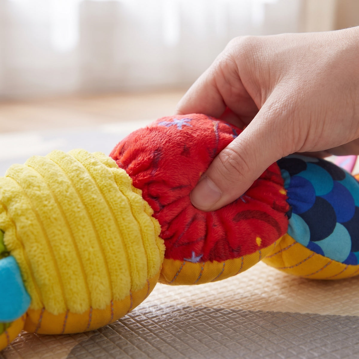momi-13-2 caterpillar plush texture and seam detail